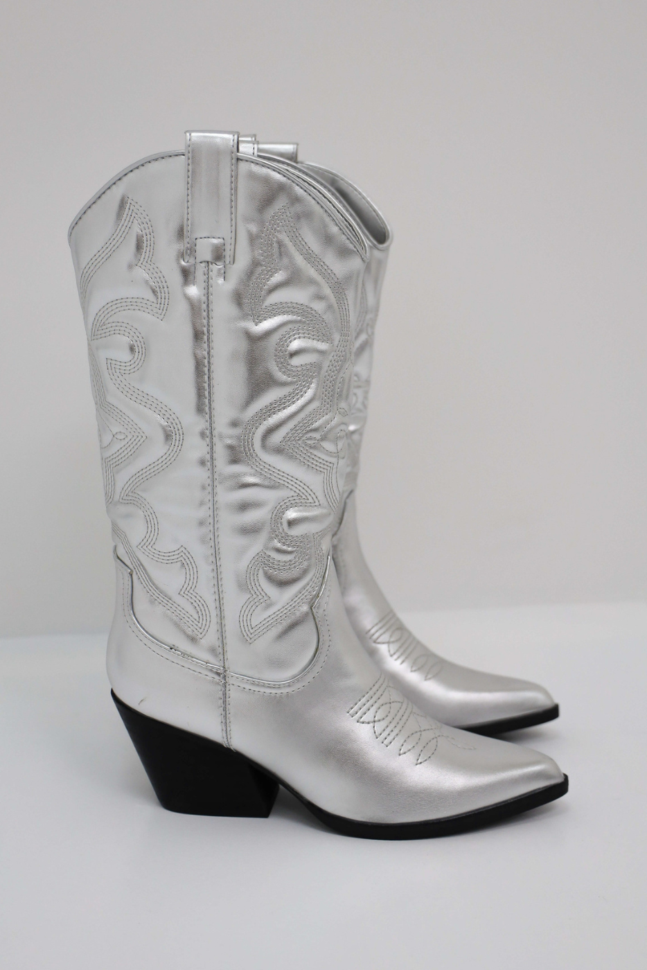 Women's Cowboy Boots - Trendy Western Style Footwear