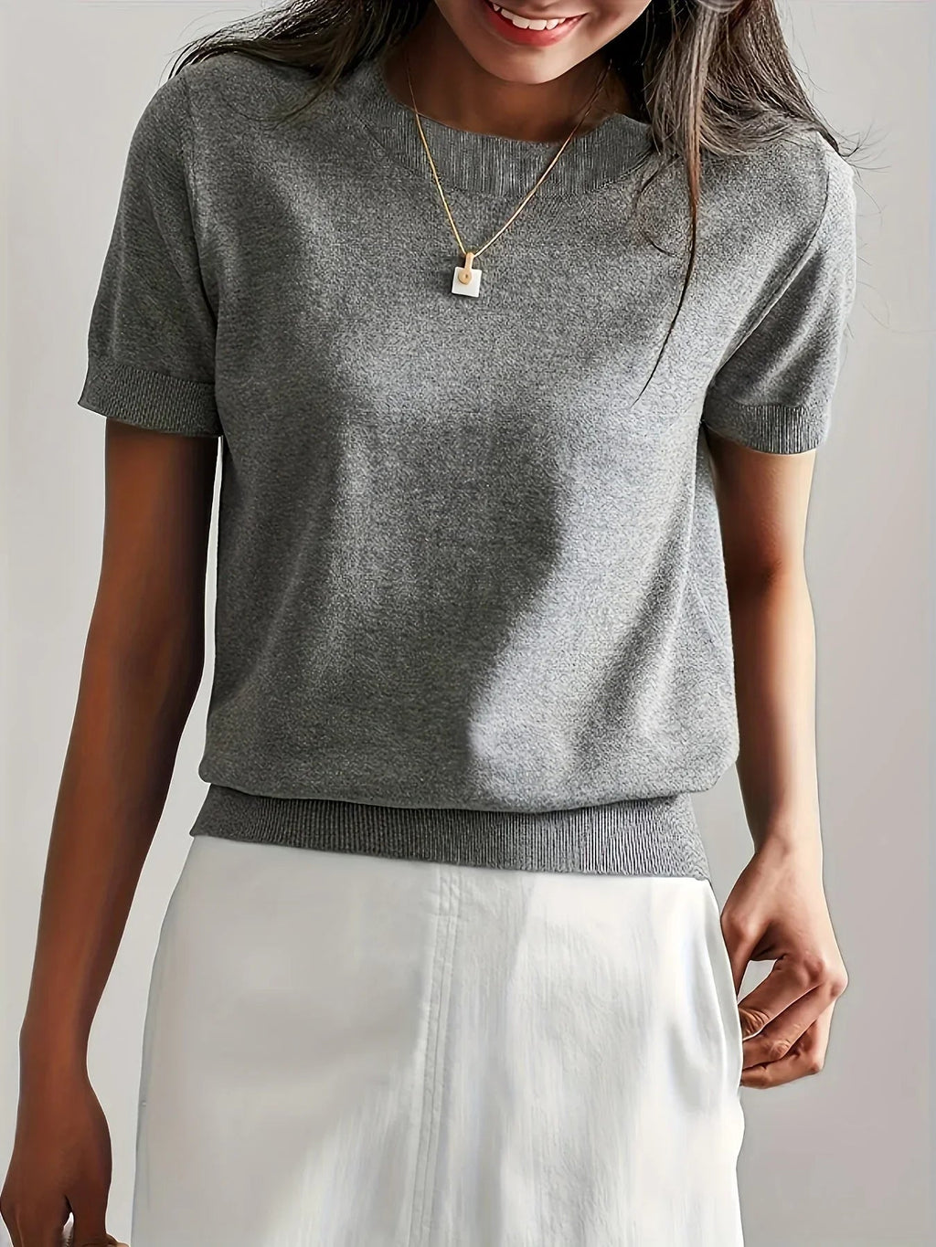 Women's Knitted Top with Short Sleeves and Round Neck
