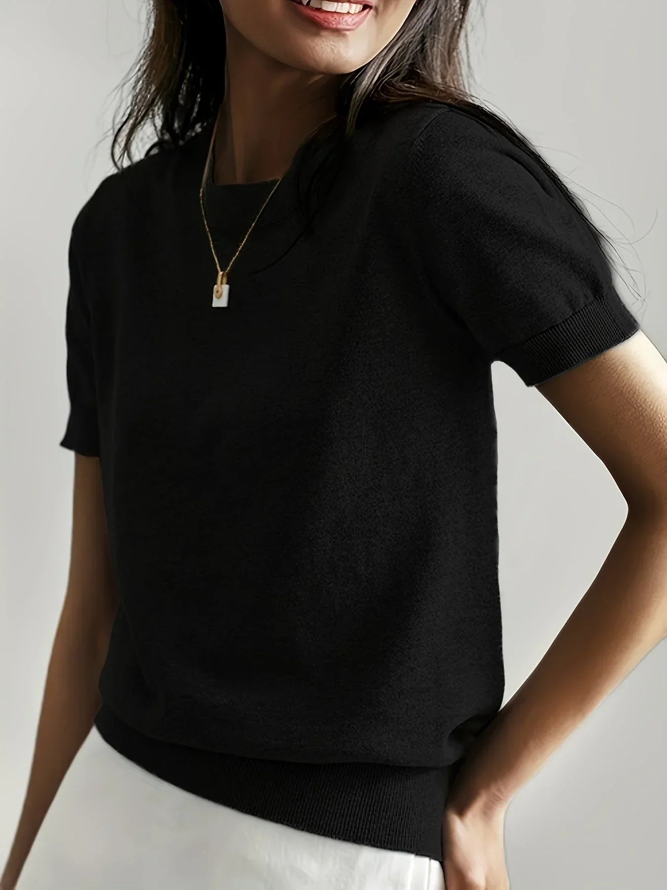 Women's Knitted Top with Short Sleeves and Round Neck