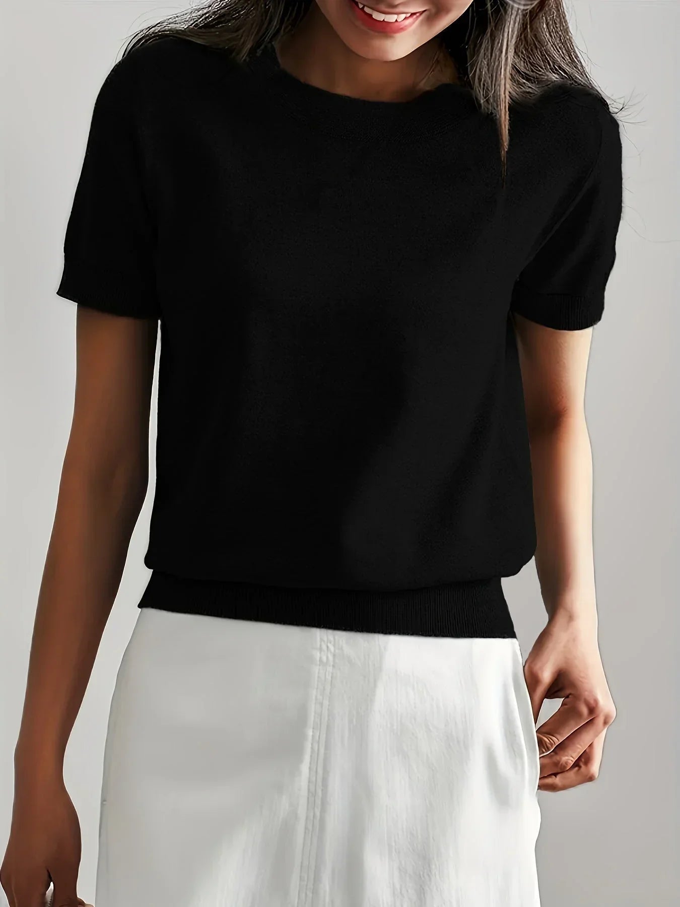 Women's Knitted Top with Short Sleeves and Round Neck
