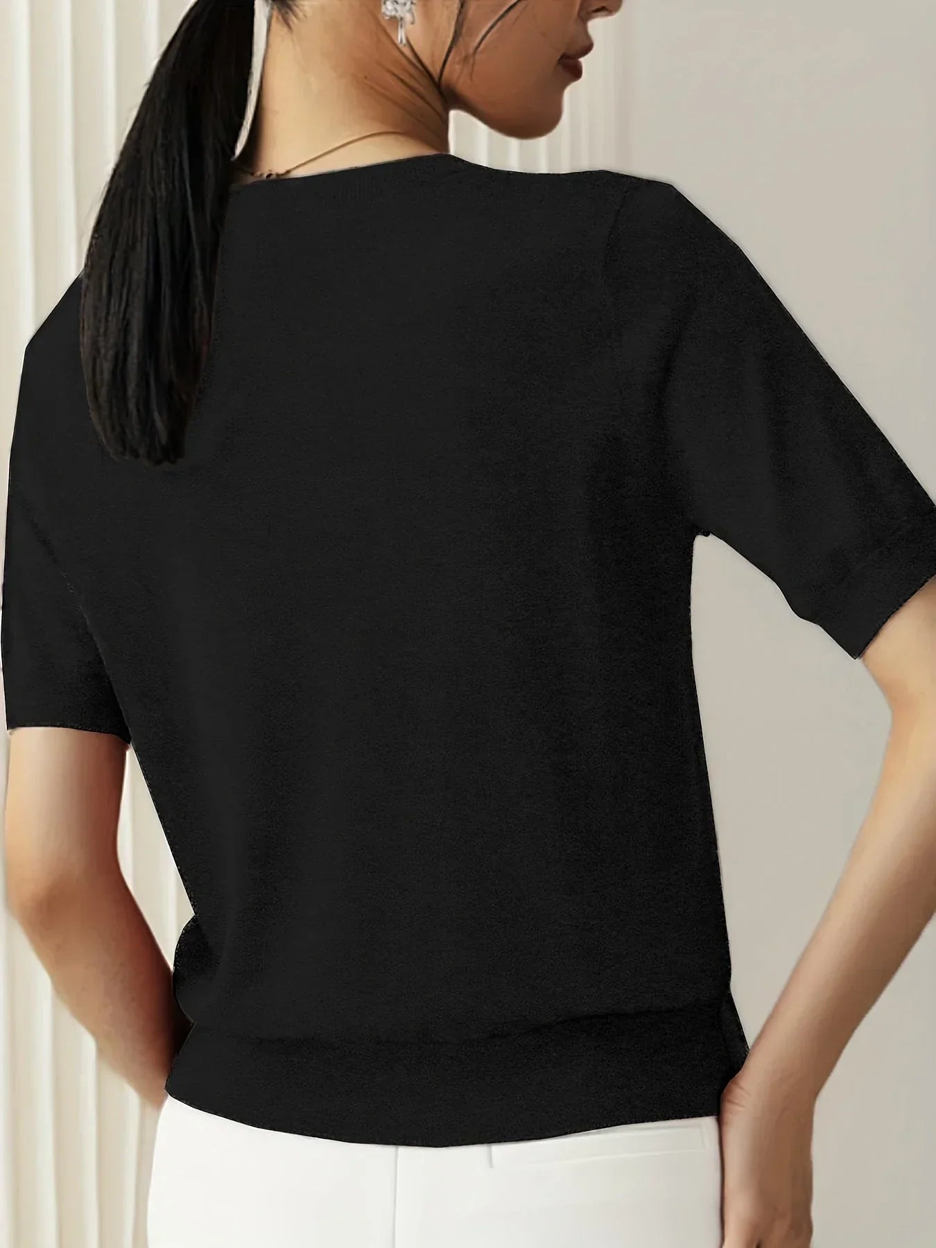 Women's Knitted Top with Short Sleeves and Round Neck