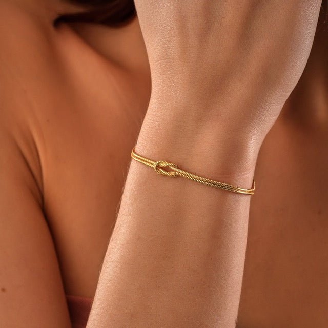 Women's Minimalist Gold-Colored Bracelet