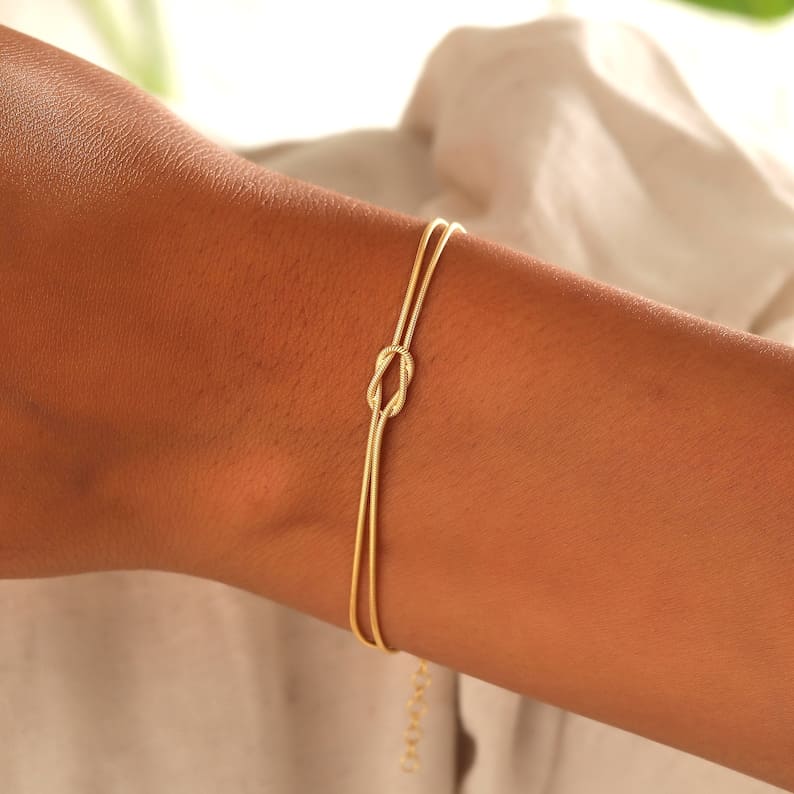 Women's Minimalist Gold-Colored Bracelet