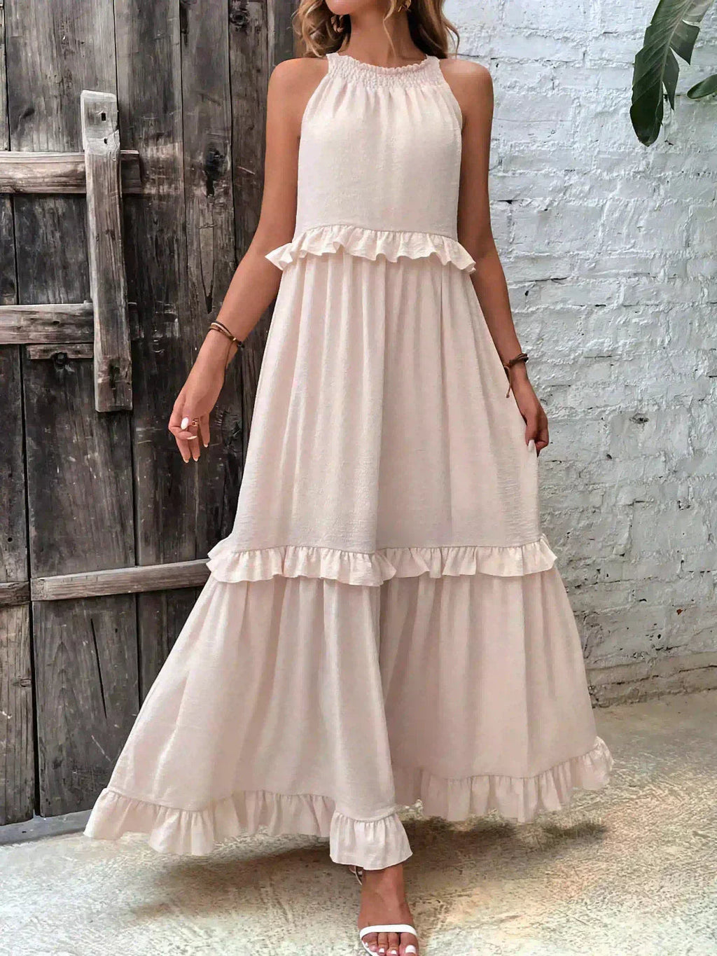 Women's Sleeveless Maxi Dress with Halter Neckline